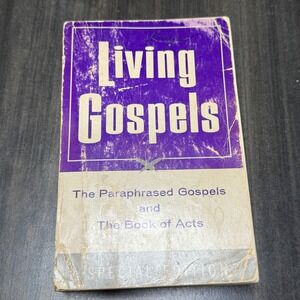 Living Gospels‎ The Paraphrased Gospels and The Book of Acts Special Edition